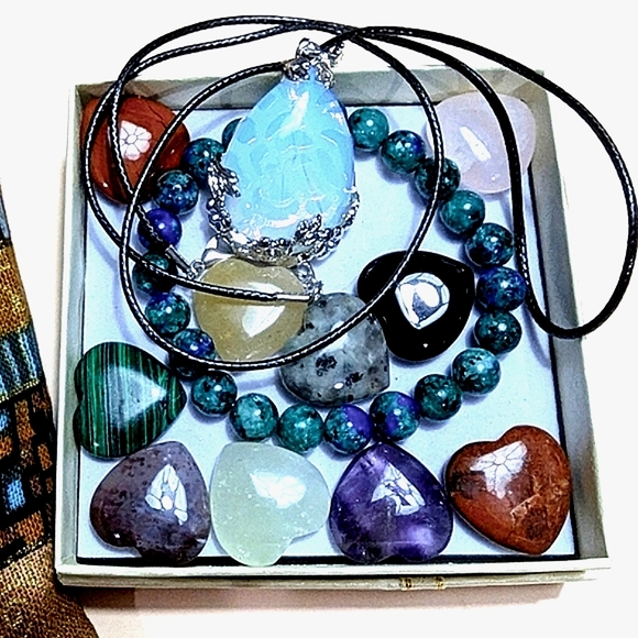Bohovonnie Jewelry - Chakra Stone Jewelry Heart Shaped Quartz Crystal Chakra Necklace Bracelet